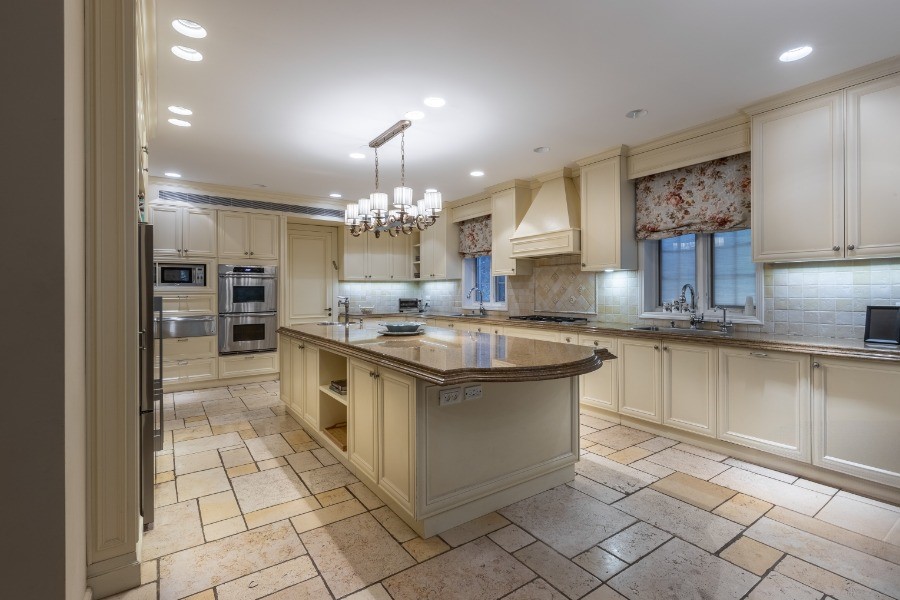 מגרש גדול ברעננה